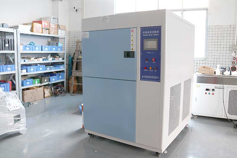 冷熱沖擊試驗箱調試區(qū)